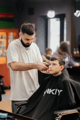 Мужские стрижки бывают не только «под машинку» - портал MyBarbershop