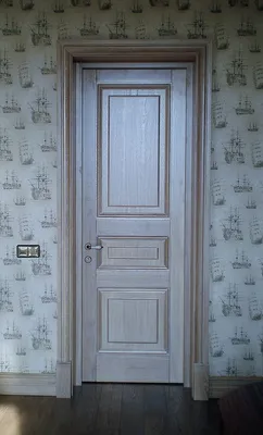 Подборка дверей из массива дерева белого цвета