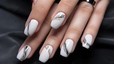белые ногти женщины с серебряным дизайном, френч ногти фото, ноготь, гвозди  фон картинки и Фото для бесплатной загрузки