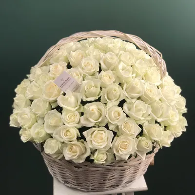 Купить Корзина из белых роз с зеленью с доставкой по СПБ и ЛО