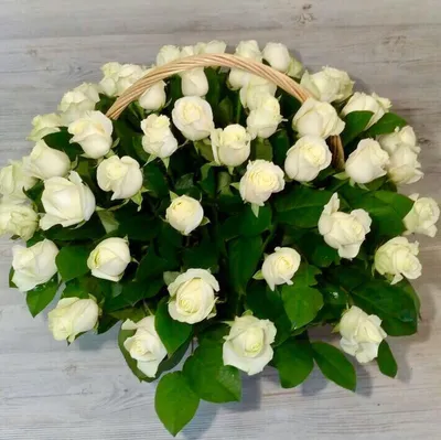 Белые розы в корзине, артикул F1131003 - 24199 рублей, доставка по городу.  Flawery - доставка цветов в Москве
