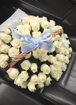 Розовые и белые розы в корзине за 15420 ₽ с доставкой по Москве