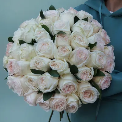 Купить Букет из 101 белой розы (50 см) с доставкой в Омске - магазин цветов  Трава