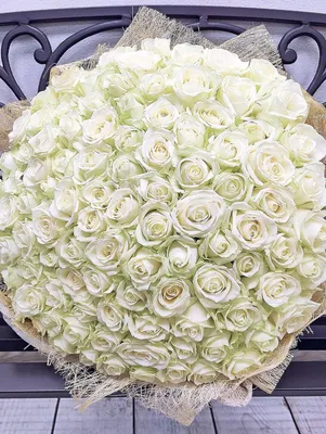 101 белая роза в корзине - купить в Москве по цене 6990 р - Magic Flower