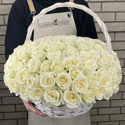 Белые розы в корзине, артикул F1151408 - 15439 рублей, доставка по городу.  Flawery - доставка цветов в Москве