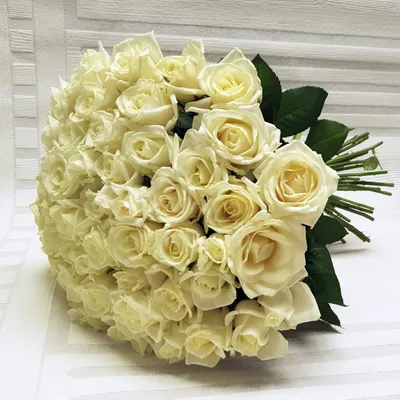Красные и белые мыльные розы в корзине купить в интернет-магазине  Кубань-Букет по цене 2 150 руб..