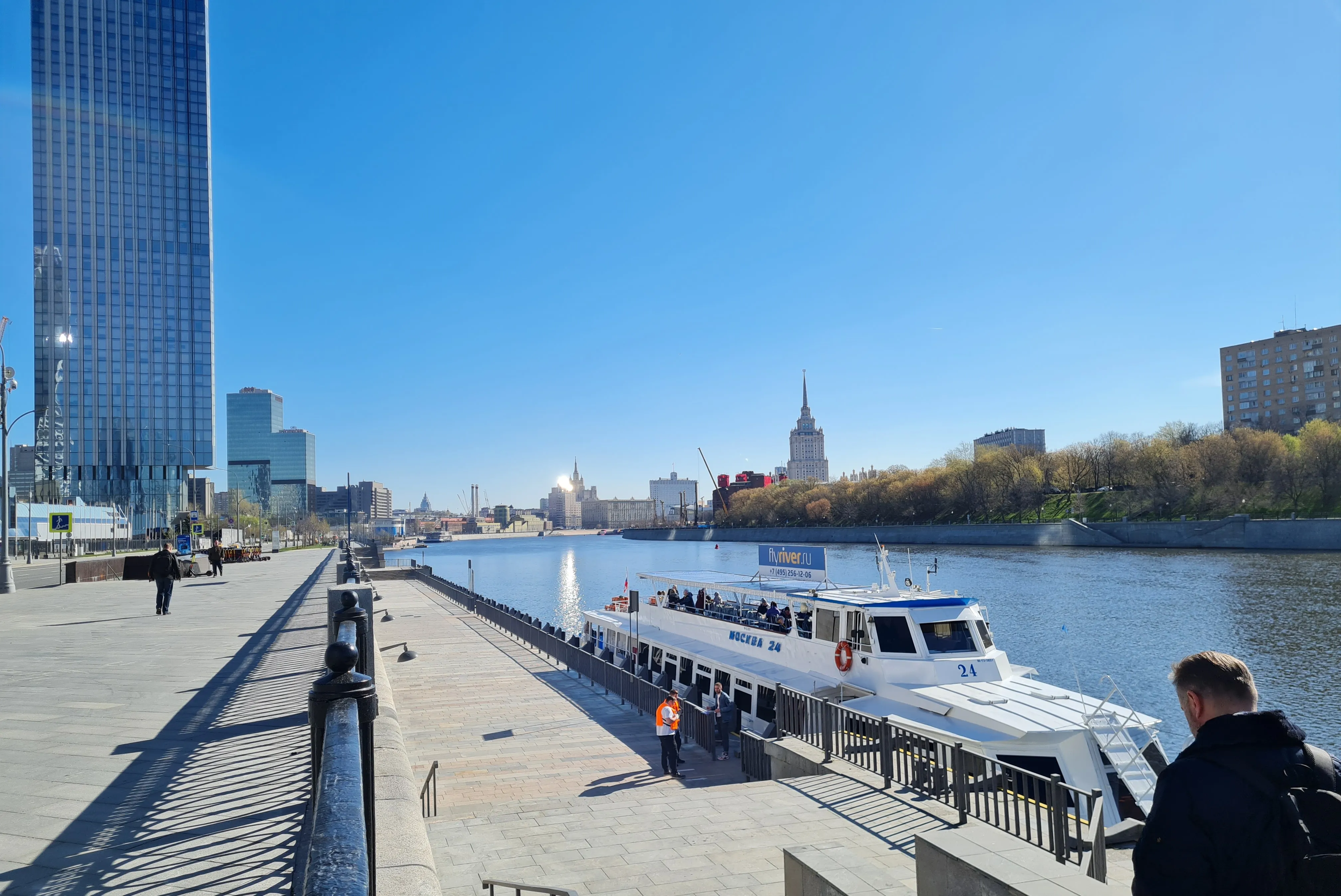 Причал сити экспоцентр метро. Причал Сити – Экспоцентр Москва, Краснопресненская набережная. Причал Сити Багратион Москва. Экспоцентр Москва Сити. Теплоход Москва Сити.