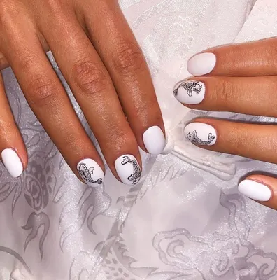 Ногти. Маникюр. Белый. Рисунок | Short square nails, Champagne nails,  Manicure