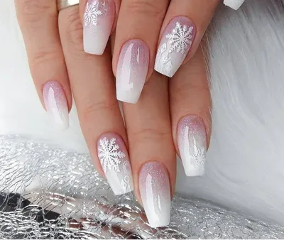 Белый новогодний маникюр 2024: лучшие идеи на фото, Новинки! | Winter  nails, White acrylic nails, Nail designs