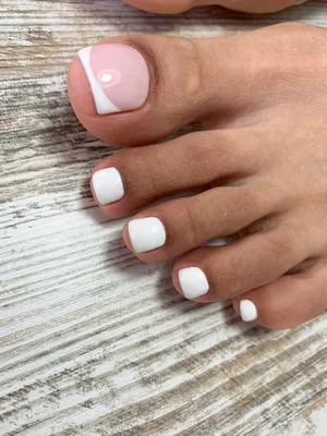 Белый педикюр: 61 стильных идей дизайна и сочетаний на фото | Toe nail  color, Summer toe nails, Gel toe nails