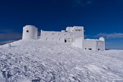 Белый слон обсерватории на горном фургоне зимой. карпаты Стоковое  Изображение - изображение насчитывающей природа, горы: 241645295