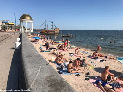 Лучше под теоретическими прилетами, чем под стабильной оккупацией». Как  живет Бердянск