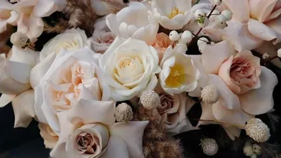 Цветы в коробке \"Бежевые розы\" с доставкой по Пензе от 3190 руб.