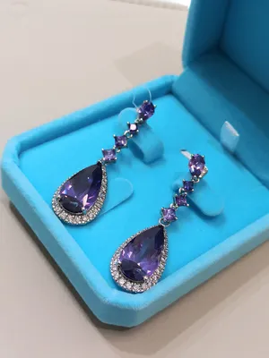 Всем привет, друзья!🤗 Эксклюзивные кристаллы Swarovski Bermuda Blue  переливаются синим, фиолетовым… | Бижутерия, Бисерные украшения, Серьги с  кристаллами сваровски