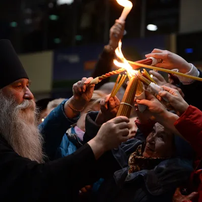 Схождение Благодатного огня в Иерусалиме-2023: дата и значение для верующих  - МК Санкт-Петербург