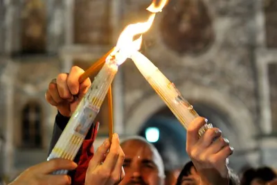 Благодатный огонь сходит или его зажигают? - Православный журнал «Фома»