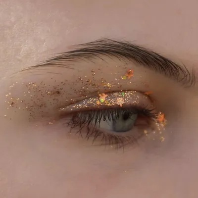Eyes make-up i | Золотистый макияж, Макияж с блестками, Макияж