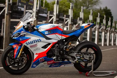 Белый bmw s1000rr с аэрографией …» — создано в Шедевруме