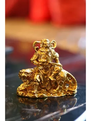 Статуэтка из бронзы \"Бог Богатства Цай-Шень на тигре