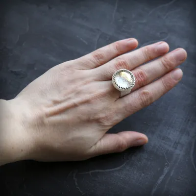 Необычное женское кольцо Авторская бижутерия из бисера Купить кольцо из  бисера с кабошоном Массивное кольцо на палец Эксклюзивное кольцо на средний  палец Стильное кольцо для девушек Красивое крупное кольцо хенд мейд  Интернет-магазин