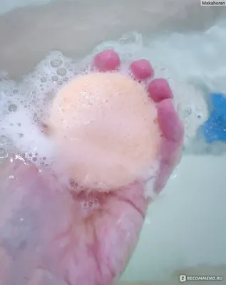 Голубые мыльные пузыри пены фон пена бомбочки для ванны, растворенная в воде  | Премиум Фото