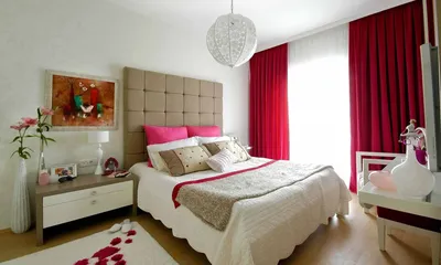 Красные шторы в интерьере спальни | Смотреть 40 идеи на фото бесплатно