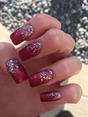 Бордовый маникюр с блестками - 38 фото | Red sparkle nails, Red nails  glitter, Trendy nail art designs