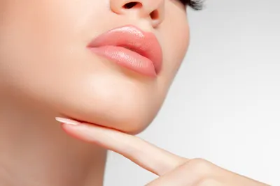 Инъекции для губ – увеличьте губы с помощью гиалуроновой кислоты