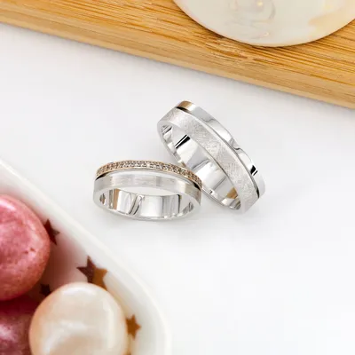 Оригинальные кольца обручальные, бриллианты, двухсплавное золото в Москве,  цена 39000 руб.: купить в интернет-магазине