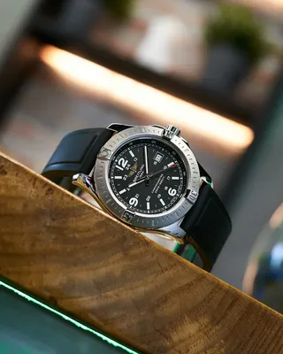 Какие часы лучше: Breitling SuperQuartz или Grand Seiko 9F?