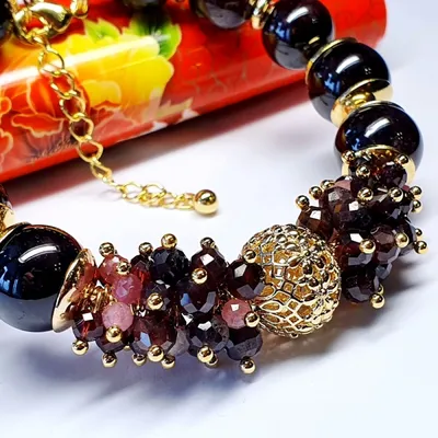 Купить женский браслет с гранатом позолоченный в магазине Beads-Art в Москве