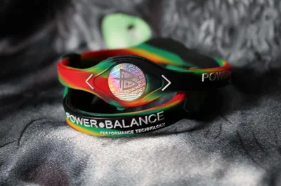 Силиконовый браслет Power Balance разноцветный с белыми буквами