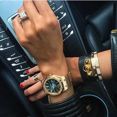 Под браслеты Cartier: Бородина покорила подписчиков модной находкой за 499  рублей | WOMAN