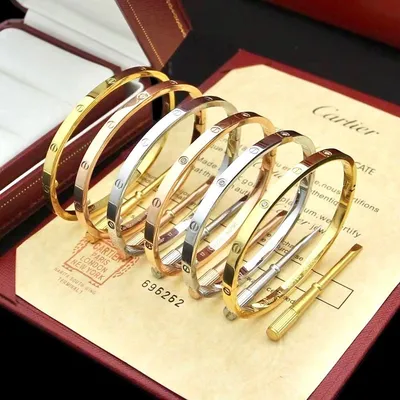 Браслеты Cartier Love Алены Пеневой, редакционного директора журнала Grazia