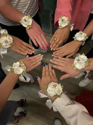 Браслет на руку подружкам невесты из живых цветов розового цвета |  Заказать, Киев