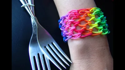 Как сделать браслет из резинок №27. Чешуя Дракона. Rainbow loom bracelet.  Dragon scale. - YouTube