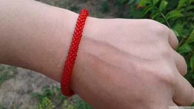 Красный браслет из бисера \"От сглаза\" – купить в интернет-магазине  HobbyPortal.ru с доставкой