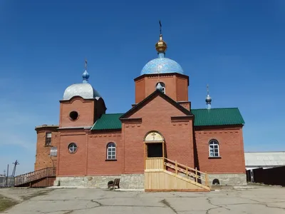 Фото \"Площадь перед Домом культуры имени А. С. Пушкина. Памятник  первоцелинникам\", 1974 год, Челябинская обл., Брединский р-н, пгт. Бреды -  История России в фотографиях