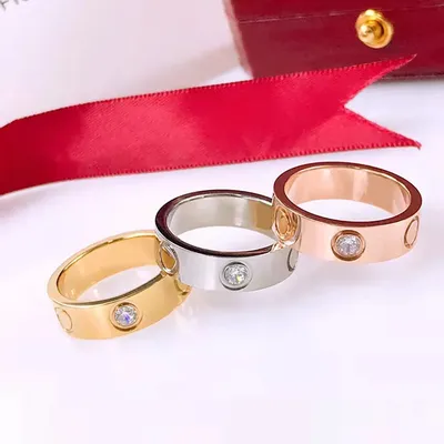 Парные обручальные кольца: самые лучшие и эксклюзивные на свадьбу |  Необычные свадебные кольца на двоих из золота | На каком пальце носят