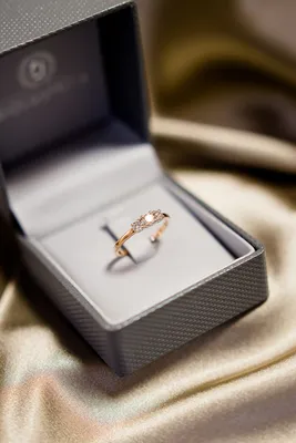 Помолвочное и обручальное кольцо из комбинированного золота с бриллиантами  HALO