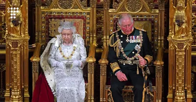 Сияющая герцогиня Кембриджская и именинница королева Елизавета II: члены британской  королевской семьи на пасхальной службе — Общество