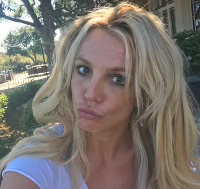 35-летняя Бритни Спирс не стесняется своих морщин и публикует фото без  макияжа | WMJ.ru