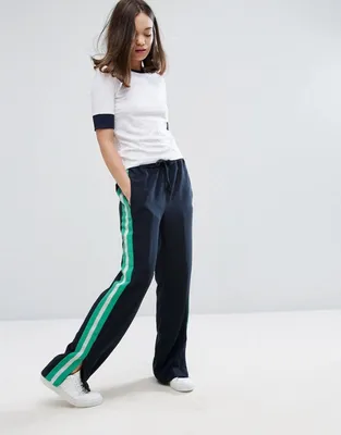 С чем носить брюки и штаны с лампасами: 100 вариантов 2018 с фото | Wide  leg trousers, Striped wide leg trousers, Fashion