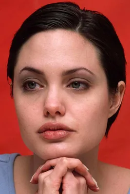 Анджелина Джоли: как менялась внешность актрисы вместе с ее бровями