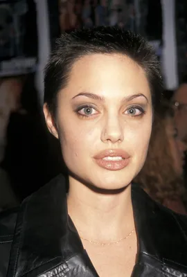 Как расцветала и увядала красота Анджелины Джоли | Woman.ru | Дзен
