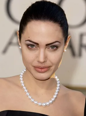 Ошибки молодости» Анджелины Джоли: 7 макияжей, которые лучше никому не  повторять