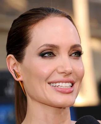 От красоты не осталось и следа»: резко постаревшая Анджелина Джоли напугала  серьезной переменой во внешности - «Исчезли брови» (ФОТО)