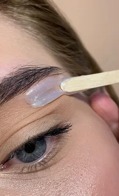 IM_beautyroom - Коррекция бровей воском и окрашивание Brow Henna - эффект  натуральных бровей 🤩 А вы больше любите натуральные или графичные брови?  Пишите в комментариях 👇🏻 . Для Вас всегда удобное время