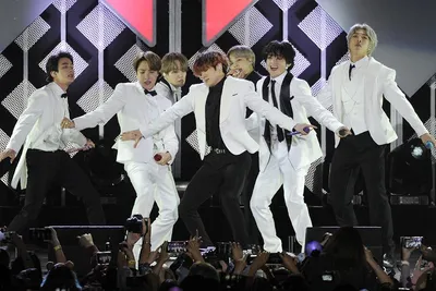 Южнокорейская группа BTS установила рекорд по числу зрителей онлайн-концерта  - Российская газета