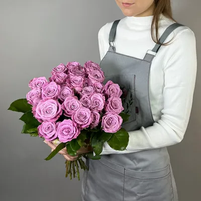 Букет из 29 белых роз купить по цене 4 200 руб. с бесплатной доставкой по  Москве: заказать на сайте flavoshop.com